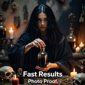 Puede incluir: Una mujer con una túnica negra abre una botella de vidrio transparente llena de un líquido oscuro. La imagen incluye calaveras, velas y el texto "Fast Results Photo Proof."