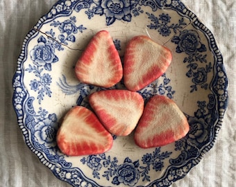 PLAY FOOD Strawberry Slice Set, Felt Food, Fake Food Decor, Photo Prop