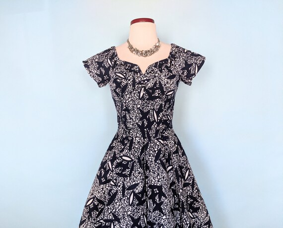 Vintage 1950s Navy and White Novelty Print Cockta… - image 6