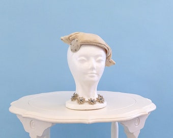 Vintage 1950s Elegant Velvet Evening Hat, Vintage 50s Asymmetric Cocktail Party Fascinator Hat