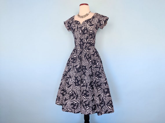 Vintage 1950s Navy and White Novelty Print Cockta… - image 4