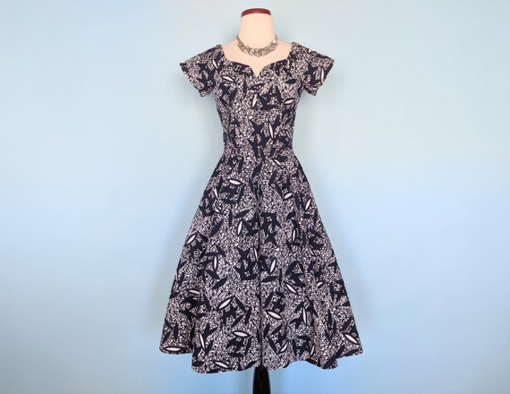 Vintage 1950s Navy and White Novelty Print Cockta… - image 2