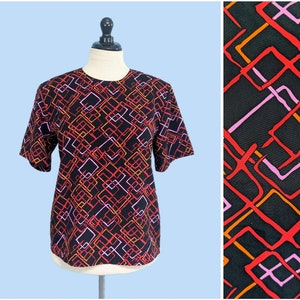 Bluzka z jedwabiu w geometryczny wzór w stylu vintage z lat 80., top z krótkim rękawem w stylu vintage z lat 80.