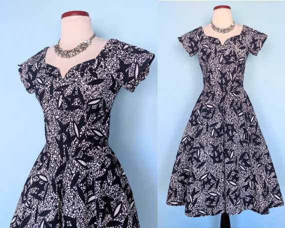 Vintage 1950s Navy and White Novelty Print Cockta… - image 1