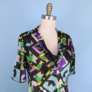 Vintage 90s Slinky Bias Cut Geometric Print Blouse, 1990s Cowl Neck Silk Chiffon Short Sleeve Top image 3