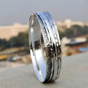 Sterling silver Spinner flower Bangle, Three Band Spinner Bangle, Stackable Bangle, Silver Hammered Bangle, Gift for Her / Him