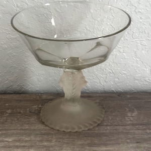 EAPG Gillinder Frosted Lion Head and Cable Pattern Base