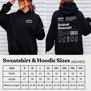 Op de afbeelding: Zwarte hoodie met de tekst "Animal Rescuer" op de voor- en achterkant. De achterkant heeft ook een afbeelding met de tekst "100% Essential" en een ingredi&euml;ntenlijst. Een maattabel in cm is inbegrepen.