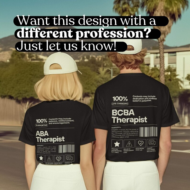 K&ouml;nnte beinhalten: Zwei Personen tragen schwarze T-Shirts mit wei&szlig;em Text und Grafiken. Ein Shirt tr&auml;gt die Aufschrift "ABA Therapist" und das andere "BCBA Therapist". Die Shirts haben auch den Text "Want this design with a different profession? Just let us know!"