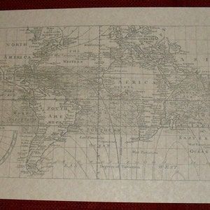 Replik einer englischen Seekarte von 1705 mit den Variationen des Kompasses und den Passatwinden im Bild, Pirat