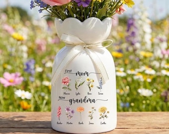 Personalized First Mom Now Grandma Birth Month Flower Vase, Custom Ceramic Vase with Grandkids Names, Sentimental Birthday Gift for Grandma