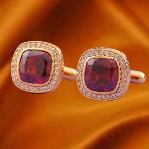 Roter Granat Manschettenknöpfe im Kissenschliff für Männer, Gelbgold überzogene Hochzeit oder formelle Kleidung, Luxus Edelstein Manschettenknöpfe, Geschenk für Bräutigam, 925er Silber