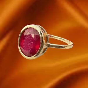 Roter Rubin im Ovalschliff, 14k Gelbgold Lünette gesetzt Ring, Frauen-Hochzeitsring, Designer Roter Rubin Ring, Solitär Stapelring, Geschenk für sie