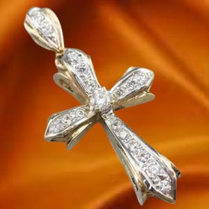 Runt slipat naturligt moissanit korshänge, 14k tvåfärgat guld diamant kristen troshänge, korssmycken present till kvinnor, present till henne bild 1