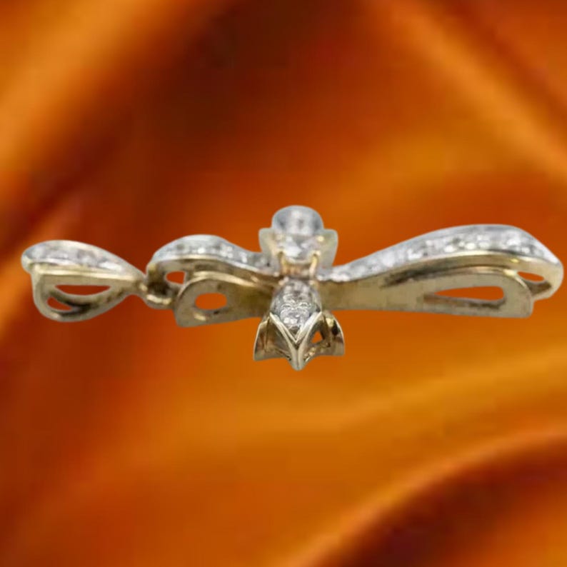 Runt slipat naturligt moissanit korshänge, 14k tvåfärgat guld diamant kristen troshänge, korssmycken present till kvinnor, present till henne bild 2