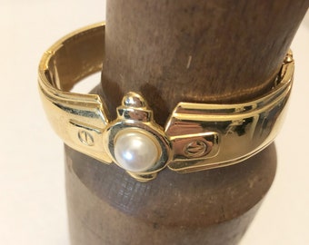 Bracelet Hinge Clip Bracelet Vintage Bracelet Gold and Pearl Bracelet Teen Girl Bracelet Gift for Her