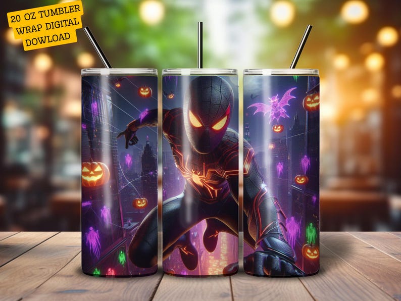 Puede incluir: Un juego de tres vasos de 20 oz con un dise&ntilde;o de Halloween. El dise&ntilde;o presenta a un superh&eacute;roe con un traje negro y rojo con un emblema de ara&ntilde;a, rodeado de calabazas, fantasmas y murci&eacute;lagos. Los vasos tienen pajitas negras y el texto "20 OZ TUMBLER WRAP DIGITAL DOWLOAD".
