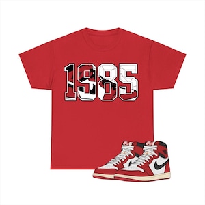 AIR JORDAN1 HIGH 1985 "CHICAGO" Tシャツ NIKE MICHAEL AIR JORDAN 1985 RETRO 1  SIGNATURE BLACK Nike AJ 1 High 1985 “Chicago”Tシャツ