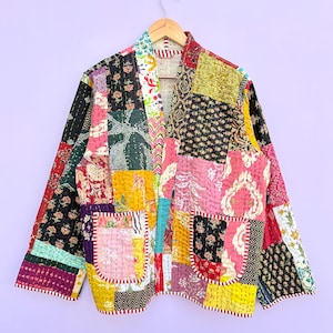 Abrigo corto único para mujer: Chaqueta reversible con patchwork Kantha.
