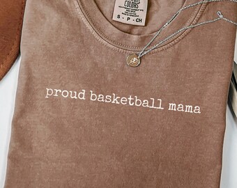 Stolzes Basketball Mama Comfort Farben Shirt, Basketball Mama T-Shirt, Basketball Mama Geschenk, Sport Mama Shirt, Spieltag Shirt