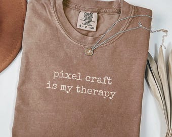 Comfort Colors® Pixel Craft ist meine Therapie Shirt, Pixel Art Top, Pixel Art Spiel Craft T-Shirt, Bastelliebhaber Shirt, Retro Typografie Geschenk