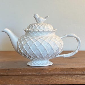 Vintage Grace’s Teaware White Porcelain Teapot with Bird Finial – Ceramic Farmhouse Teapot – Lattice Trellis Design – Cottagecore Decor
