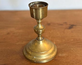 Vintage Brass Candlestick Holder – Gold Taper Candle Holder – Housewarming or Hosting Gift – Dark Academia Home Decor – Dining Table Accent