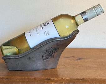 Vintage French Pewter Wine Bottle Holder – La Maison de l’Étain Wine Cradle with Grapevine Motif – Metal Pourer Caddy – Bar Accessory Gift
