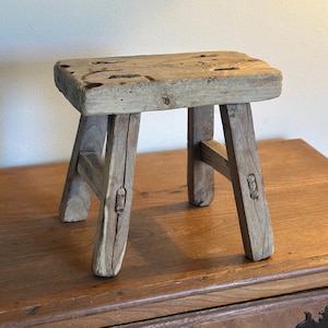 Vintage Rustic Wood Small Decorative Stool – Primitive Farmhouse Footstool – Hand-Carved Solid Wood Riser or Plant Stand – Cottagecore Decor