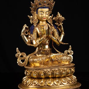 Estatua de Chenrezig hecha a mano: cara dorada, turquesa y coral, budismo tibetano