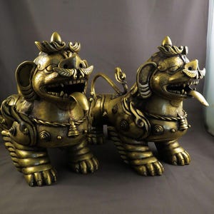 Tibetan Buddhism Protecter Pair of Lion Feng Shui Lions Foo Fu Dog Guardian Religion Singha Lions Brass Statue Sculpture Figure Nepal