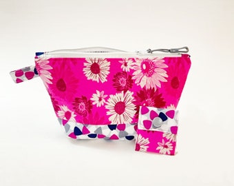 Knitting Project Bag - NEW!  "Pink Daisies" Zippered Notions Wedge Bag;  PERFECT for a Swap Package! (V)
