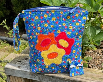 Knitting Project Bag - "Flowers" Zippered Project Bag;  PERFECT for a Swap Package! (V) *with zipper pull