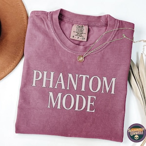 Camiseta espectral "Modo Fantasma" / Camiseta gráfica de Halloween con colores cómodos para mujer, top con estética tecnológica y tipografía para noches de otoño, corte holgado unisex