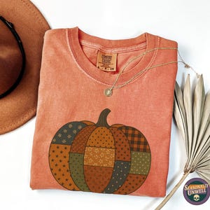 Camisa de calabaza con patchwork cottagecore / Camiseta de Halloween con bloques de edredón Comfort Colors, gráfico de estética rústica de otoño, corte relajado unisex