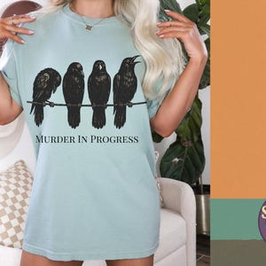 Shirt grappige kraai Halloween | Comfortkleuren Murder In Progress, Spooky Bird-afbeelding, vintage gothic T-shirt, uniseks relaxte pasvorm Bay