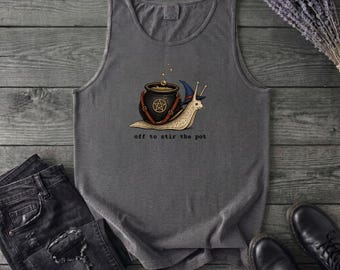 Koszulka bez rękawów „Off To Stir The Pot Witchy Snail” | Koszulka Comfort Colors z motywem alchemicznym