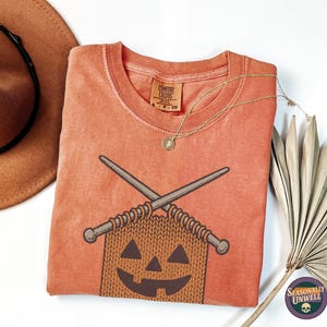 Knit Jack-o-Lantern pumpkin Shirt | Comfort Colors Halloween Knitting Tee for Stitchers, Yarnwork Jack Face Autumn Top, Unisex Relaxed Fit