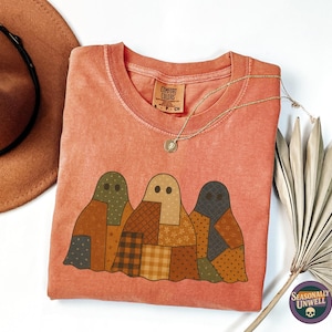 Patchwork Ghosts cottagecore shirt | Comfort Colors quiltblok Halloween T-shirt, gezellige boerderijstijl herfstprint, unisex relaxte pasvorm