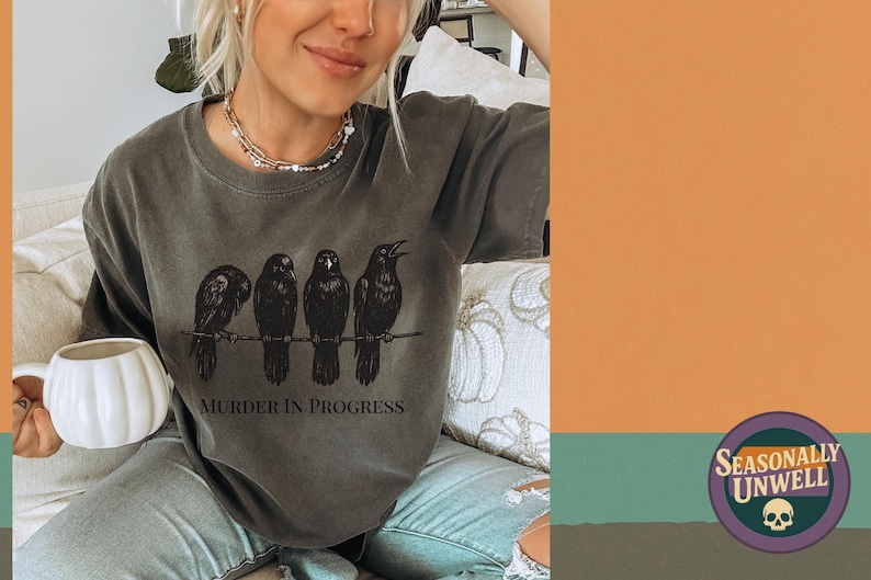 Shirt grappige kraai Halloween | Comfortkleuren Murder In Progress, Spooky Bird-afbeelding, vintage gothic T-shirt, uniseks relaxte pasvorm Pepper