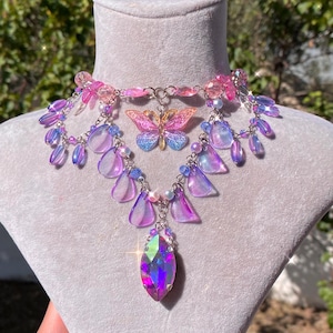 Collana di cristallo Fairycore Winx Butterfly / Choker con scritta &quot;Iridescente Rosa Viola&quot;