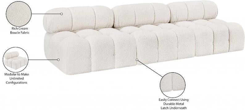 K&ouml;nnte beinhalten: Cremefarbenes modulares Sofa mit Boucl&eacute;-Stoffstruktur. Das Sofa hat ein abgerundetes Design und besteht aus mehreren Abschnitten, die auf verschiedene Weise konfiguriert werden k&ouml;nnen. Langlebige Metallverschl&uuml;sse darunter verbinden die Abschnitte leicht.