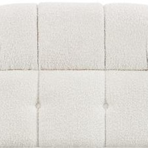 K&ouml;nnte beinhalten: Ein dreiteiliges, cremefarbenes Ecksofa mit strukturiertem Boucl&eacute;-Stoff. Jeder Abschnitt hat eine abgerundete Oberseite und eine rechteckige Basis mit Knopfheftung. Das Sofa ist auf Komfort und Stil ausgelegt.