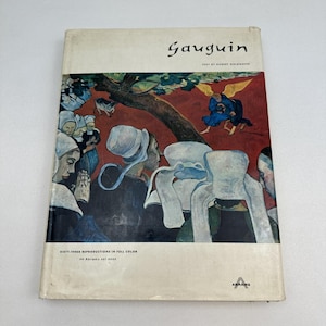 Op de afbeelding: Een vintage boek getiteld "Gauguin" met een kleurrijke omslag met een schilderij van mensen in witte mutsen en donkere kleding. De omslag bevat ook de tekst "SIXTY-THREE REPRODUCTIONS IN FULL COLOR" en het Abrams Art Books-logo.