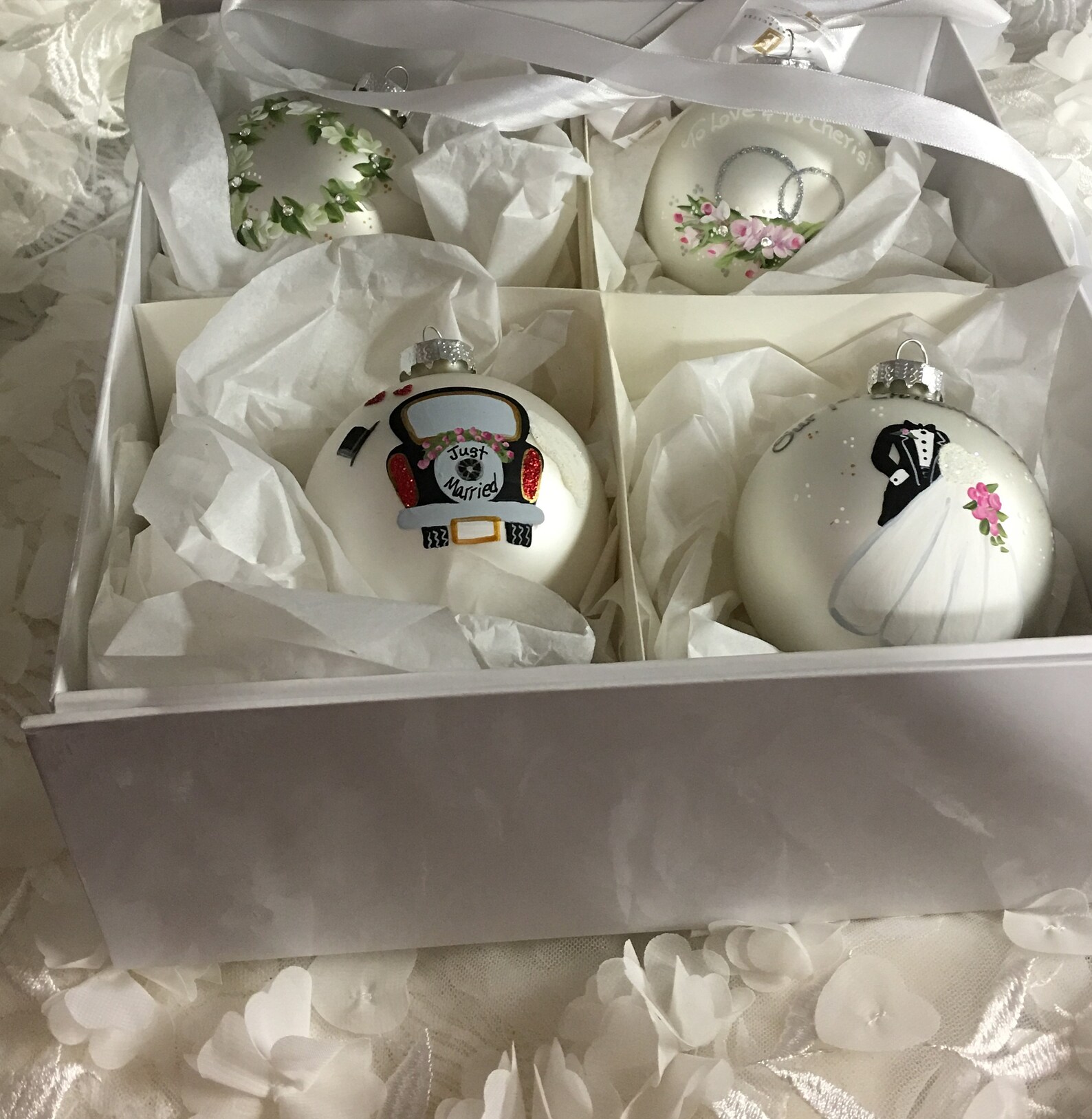 Photo inspiration: Gallery Detail: Elegant Brides Wedding Box Comes With 4 Adorned Ornaments Personalized