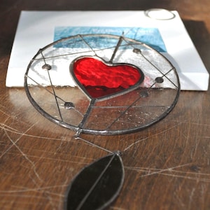 Vitrail Coeur et Constellations, Attrape soleil, Cadeau Fêtes des Mères, Cadeau Saint-Valentin, Mobile de verre image 5