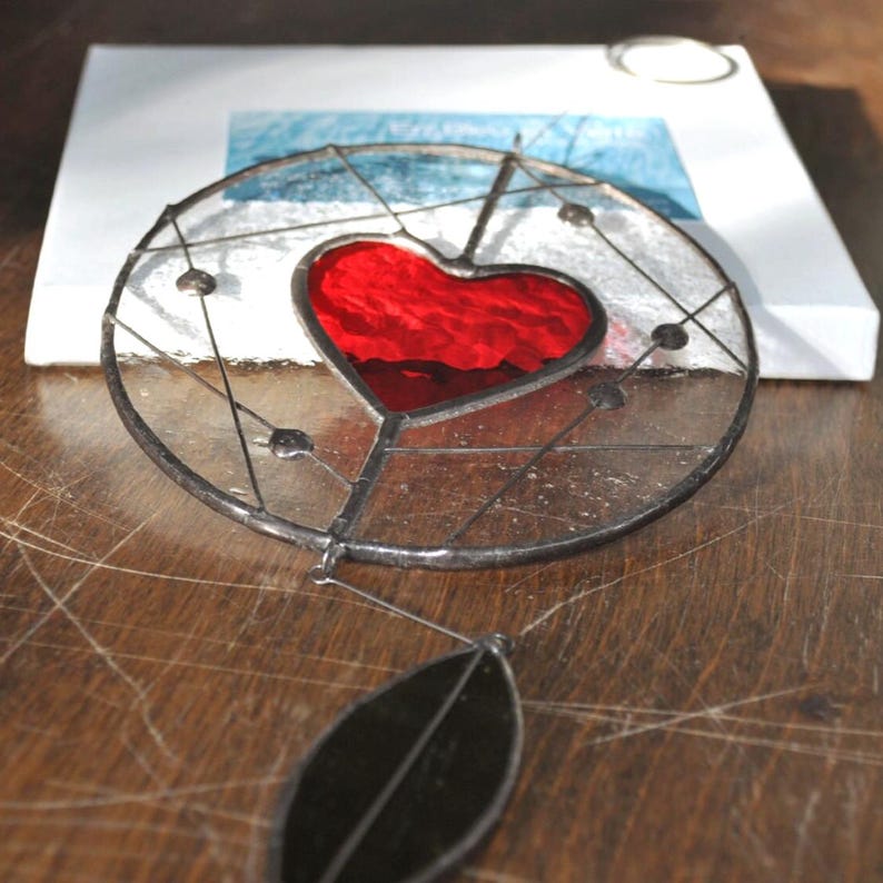 Vitrail Coeur et Constellations, Attrape soleil, Cadeau Fêtes des Mères, Cadeau Saint-Valentin, Mobile de verre image 5
