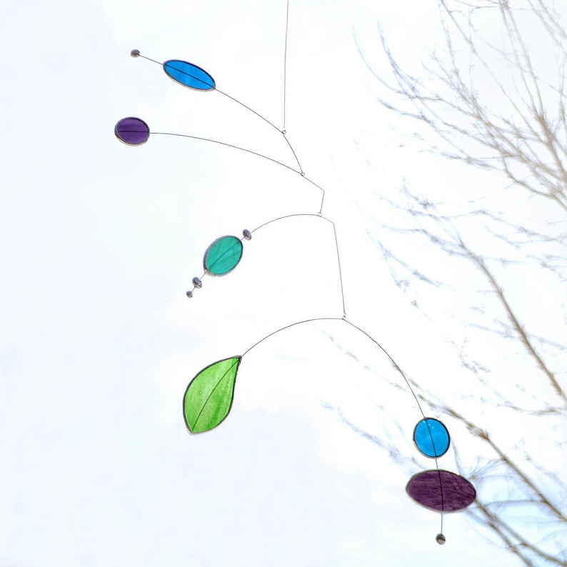 Stained Glass Mobile, Blue Ellipse Suncatcher, Kinetic Art Bild 2