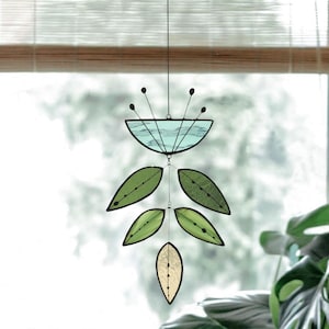 Vitrail Fleur,Mobile Fleur Bleue,Vitrail Feuille,Capteur de lumière,Mobile de verre,Décoration jardin,En Bleu et Verre image 1