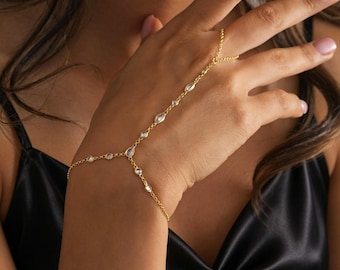 Delicate Water Drop Rhinestone Hand Chain, Minimalist Crystal Hand Chain, Boho Bridal Hand Harness, adjustable hand chain, Bridesmaid gifts